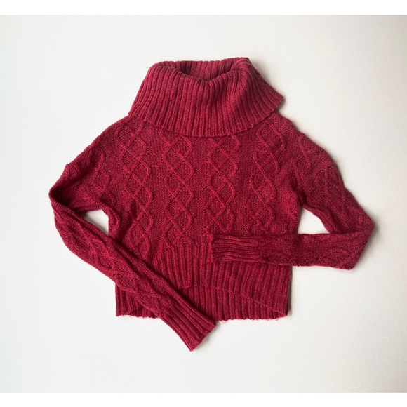 URBAN OUTFITTERS SWEATER - Picture 1 of 2